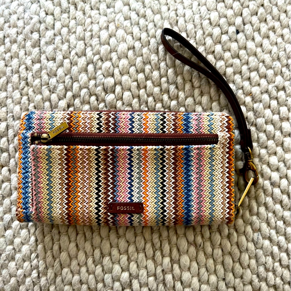 ✨ Fossil Logan Zip Around Wallet ✨